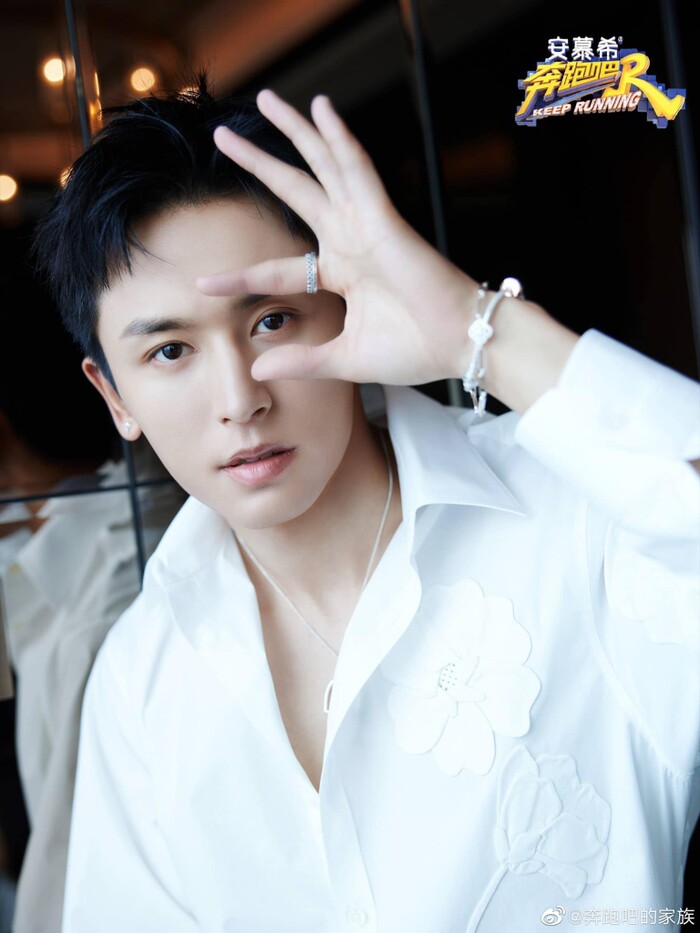 Trương Triết Hạn liên tục bị làm giả giấy tờ, phải nhờ cảnh sát vào cuộc điều tra 1 Trương Triết Hạn liên tục bị làm giả giấy tờ, phải nhờ cảnh sát vào cuộc điều tra 1