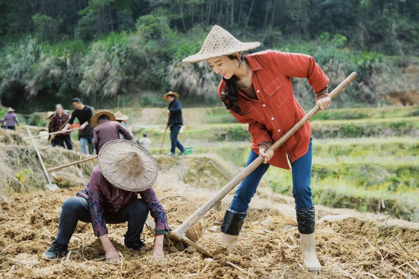 Sốc trước nguyên mẫu của ‘gái quê’ Triệu Lệ Dĩnh ngoài đời thực 11 Sốc trước nguyên mẫu của ‘gái quê’ Triệu Lệ Dĩnh ngoài đời thực 11