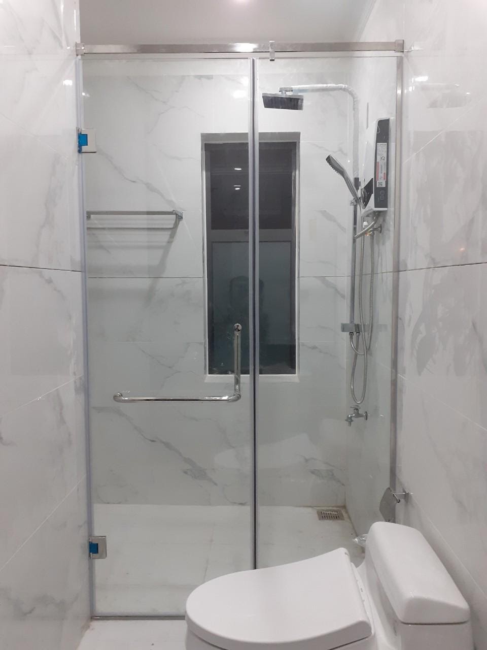 Vách tắm kính - giải pháp giúp tối ưu không gian phòng tắm 5