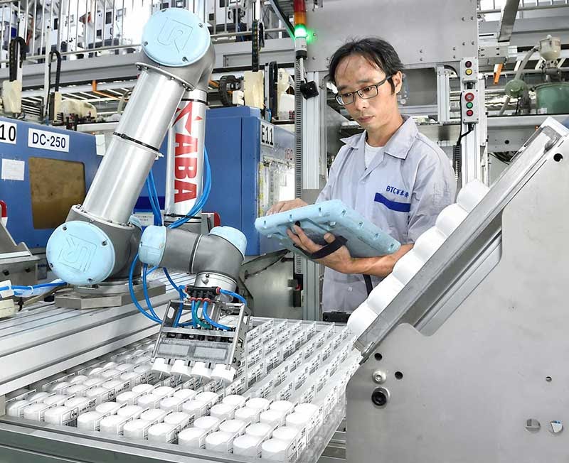 Cánh tay robot UR đã giúp ích gì cho các doanh nghiệp SME tại Việt Nam? 2 Cánh tay robot UR đã giúp ích gì cho các doanh nghiệp SME tại Việt Nam? 2