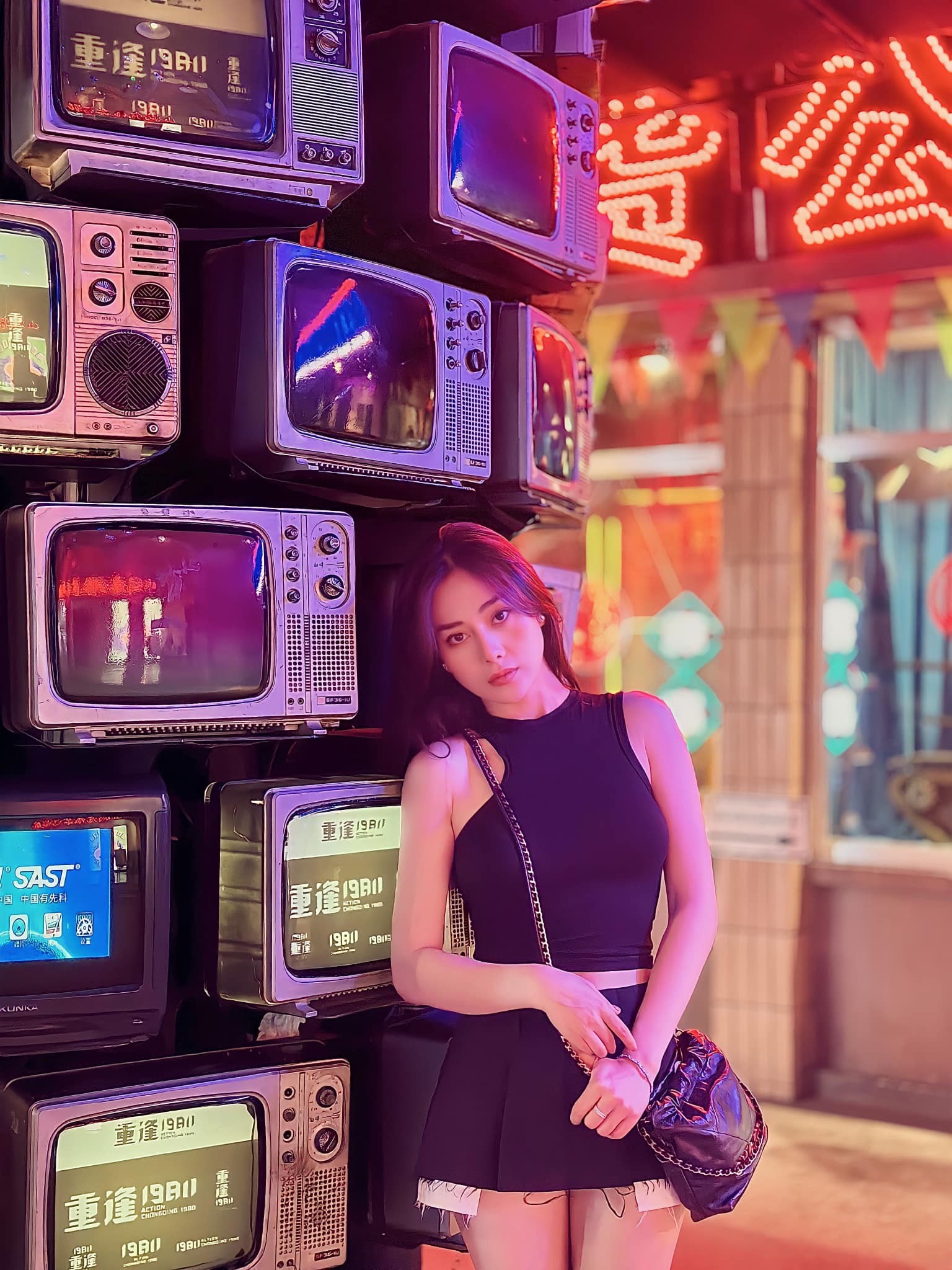 Phương Oanh xinh đẹp trong loạt ảnh vi vu xứ Trung Phương Oanh xinh đẹp trong loạt ảnh vi vu xứ Trung