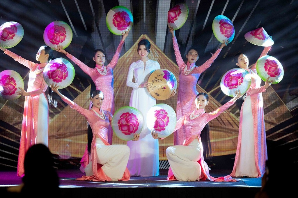 Video: Phương Nhi khoe vũ đạo đỉnh, tài sắc có đủ khiến dân mạng đòi 'ụp crown' Miss International - Ảnh 5 Video: Phương Nhi khoe vũ đạo đỉnh, tài sắc có đủ khiến dân mạng đòi 'ụp crown' Miss International - Ảnh 5