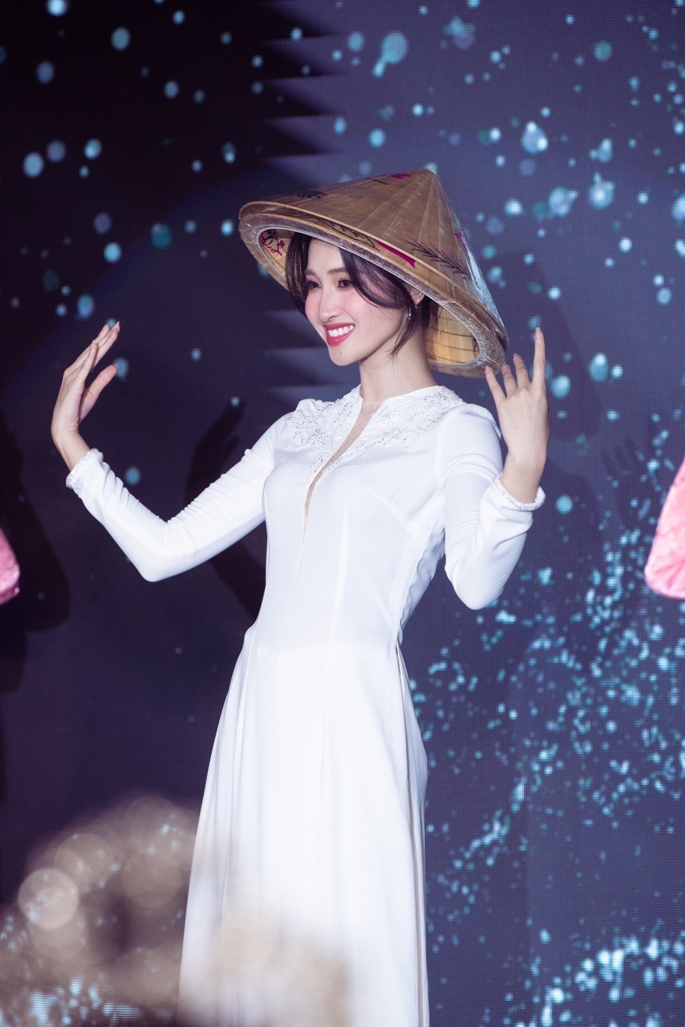 Video: Phương Nhi khoe vũ đạo đỉnh, tài sắc có đủ khiến dân mạng đòi 'ụp crown' Miss International - Ảnh 2 Video: Phương Nhi khoe vũ đạo đỉnh, tài sắc có đủ khiến dân mạng đòi 'ụp crown' Miss International - Ảnh 2