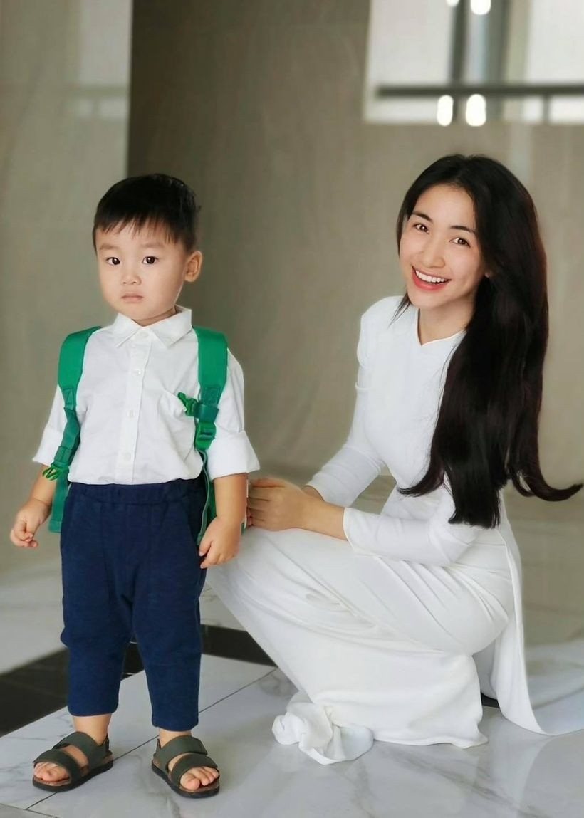 Dù bận rộn, Hòa Minzy cân bằng thời gian để bên cạnh con trai Dù bận rộn, Hòa Minzy cân bằng thời gian để bên cạnh con trai