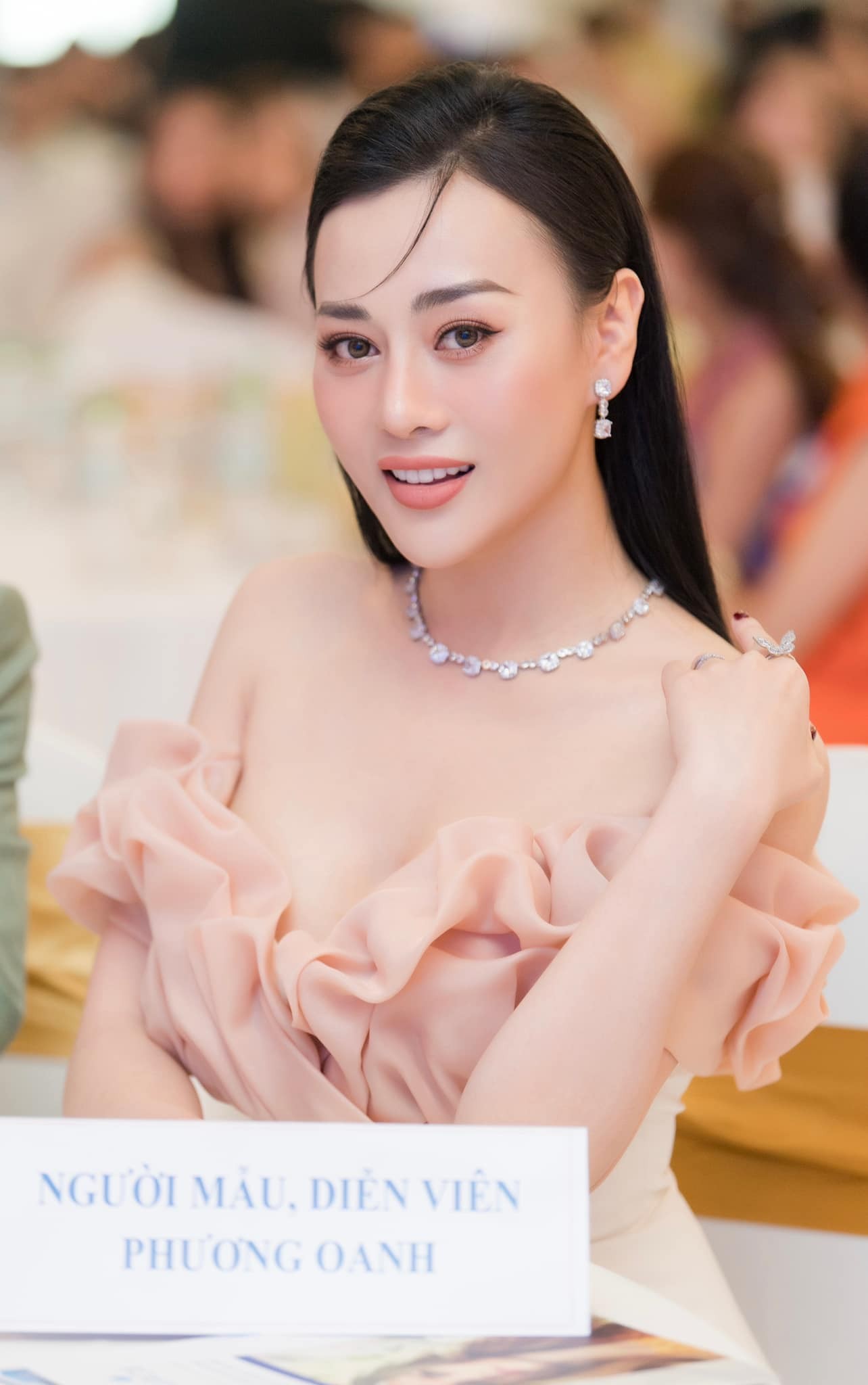 Nhan sắc của cô được khen ngợi mặn mà hơn so với trước đây Nhan sắc của cô được khen ngợi mặn mà hơn so với trước đây