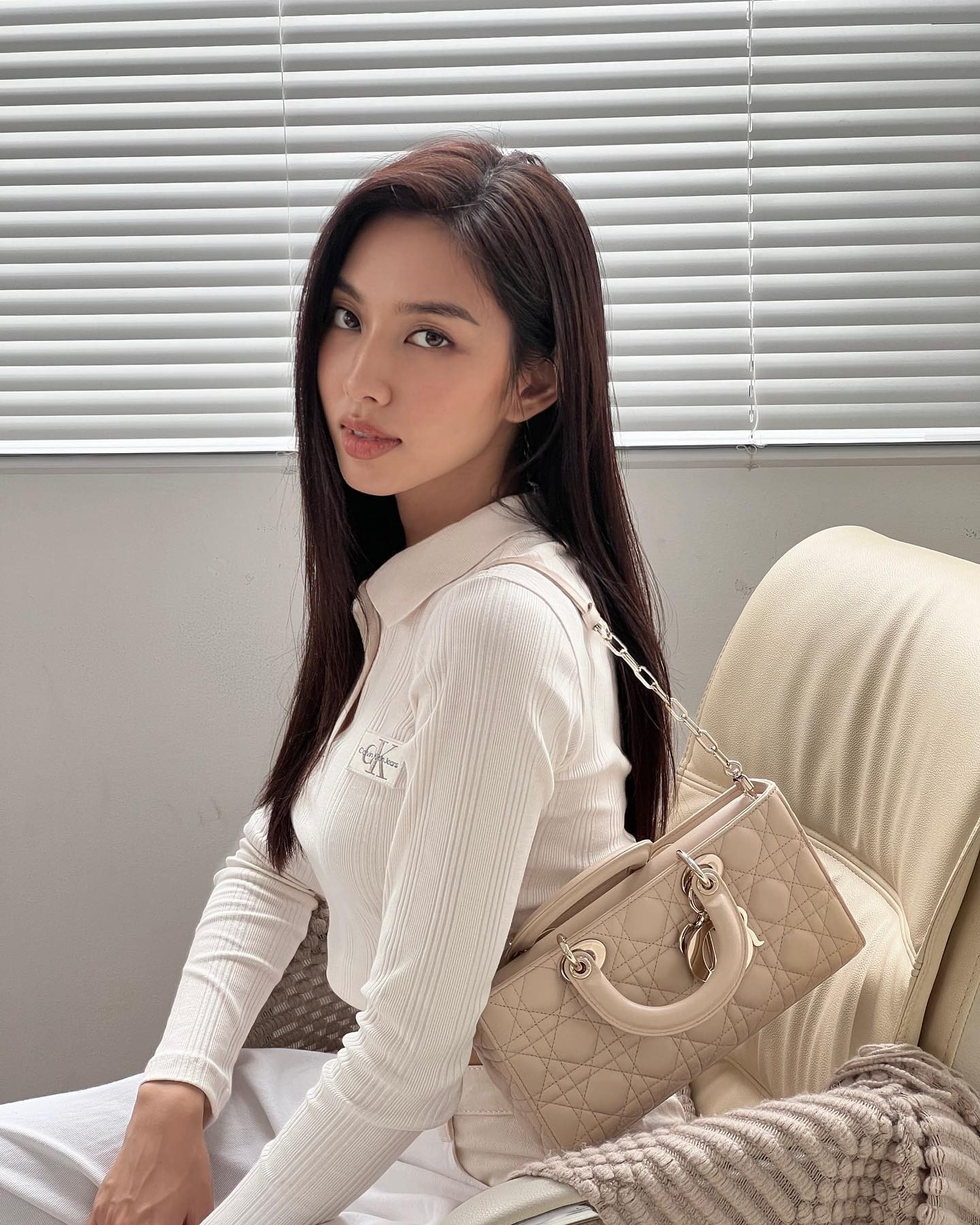 Chẳng xẻ bạo, Thùy Tiên dạo này ăn vận kín như hũ nút vẫn 'keo ly' vô cùng - Ảnh 5 Chẳng xẻ bạo, Thùy Tiên dạo này ăn vận kín như hũ nút vẫn 'keo ly' vô cùng - Ảnh 5