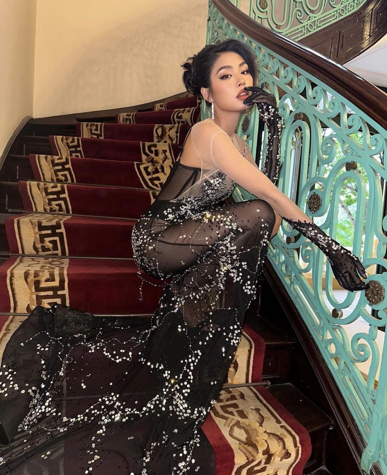 Thảo Nhi Lê chăm khoe dáng đỉnh với đồ xuyên thấu, fan tiếc hùi hụi:'Không được thi Miss Universe 2023 quá phí' - Ảnh 2 Thảo Nhi Lê chăm khoe dáng đỉnh với đồ xuyên thấu, fan tiếc hùi hụi:'Không được thi Miss Universe 2023 quá phí' - Ảnh 2