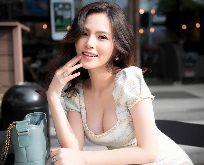 Cảnh Nóng Của Hot Girl Phi Huyền Trang Khiến Cô Mất Người Yêu