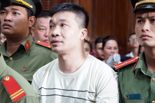 Sự bình thản đến lạnh người của Văn Kính Dương trong 2 ngày xét xử 3