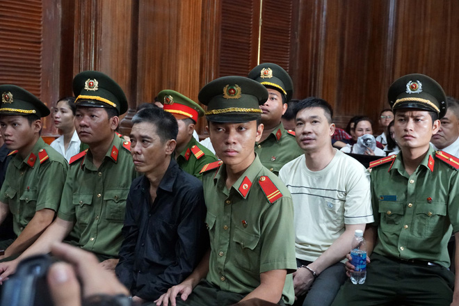 Sự bình thản đến lạnh người của Văn Kính Dương trong 2 ngày xét xử 2