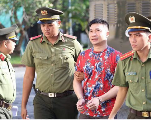 Sự bình thản đến lạnh người của Văn Kính Dương trong 2 ngày xét xử 6