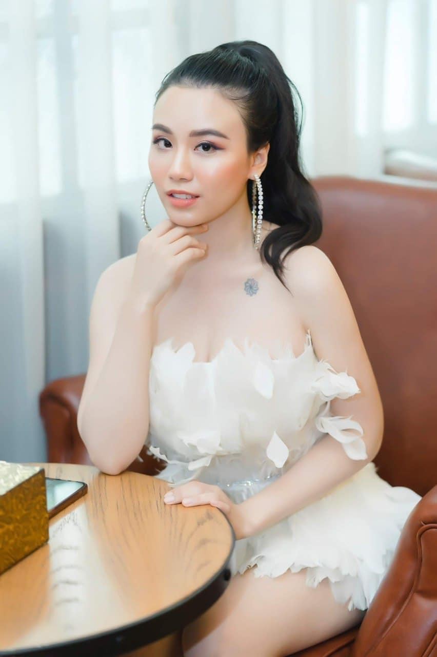 Hotgirl Linh Miu bị nghi ngờ lộ clip nhạy cảm Hotgirl Linh Miu bị nghi ngờ lộ clip nhạy cảm